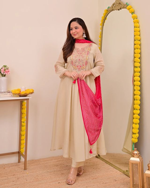 Cream Chinon Fabric Beautiful Graceful Ceremonial Kurta Set