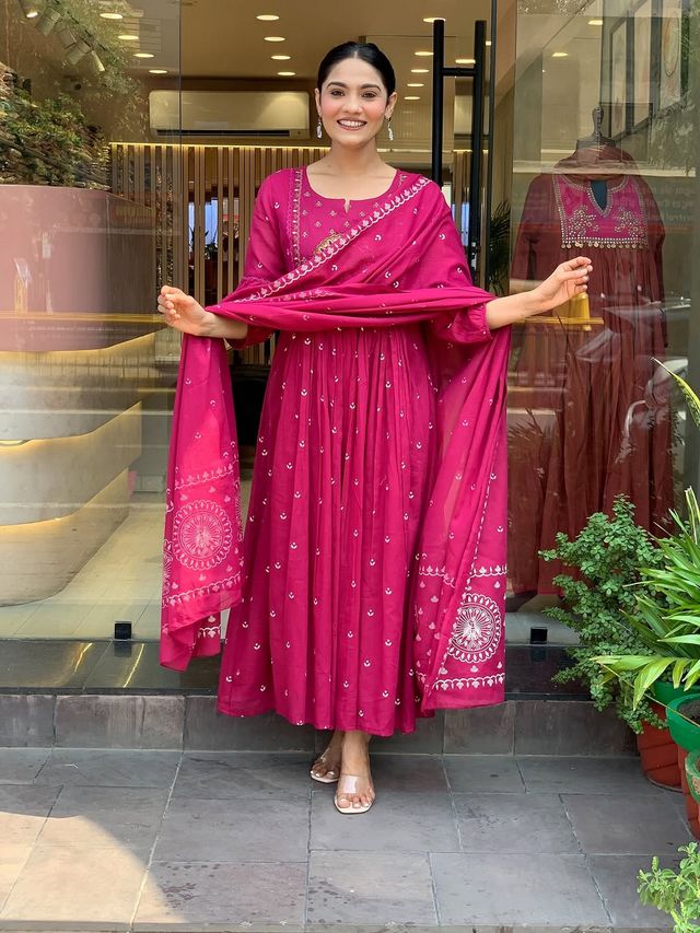 Pink Color Rayon Fabric Elegant Salwar Kameez