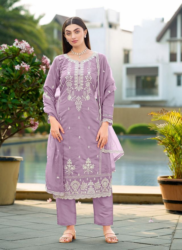 Smart And Desirable Blended Fabric Salwar Kameez