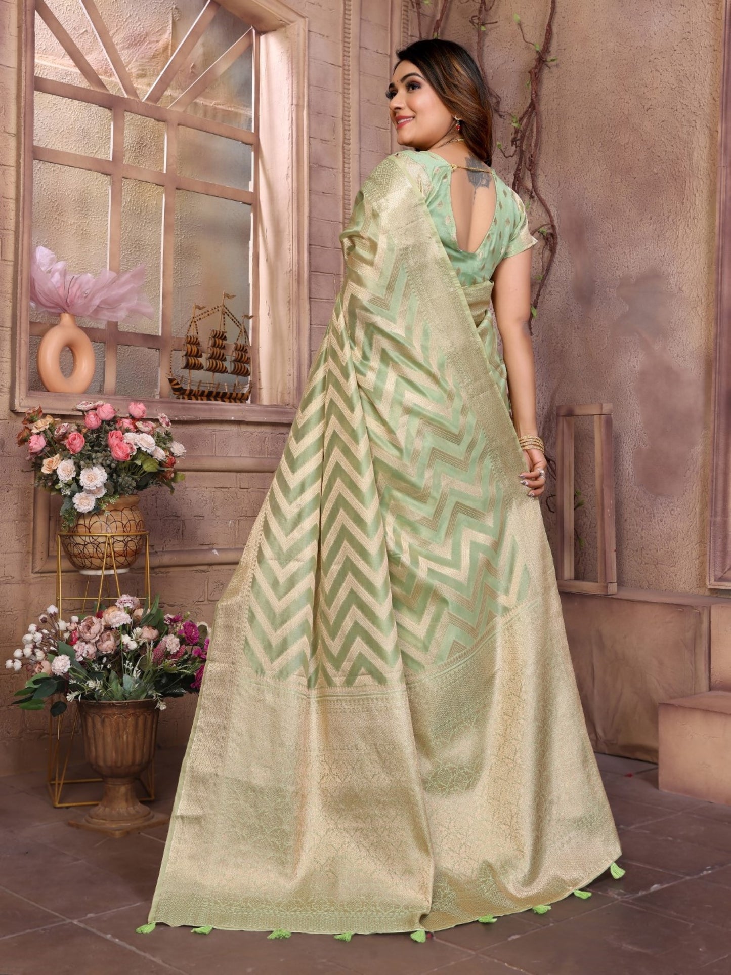 Green Weaving Soft Organza Saree With Blouse