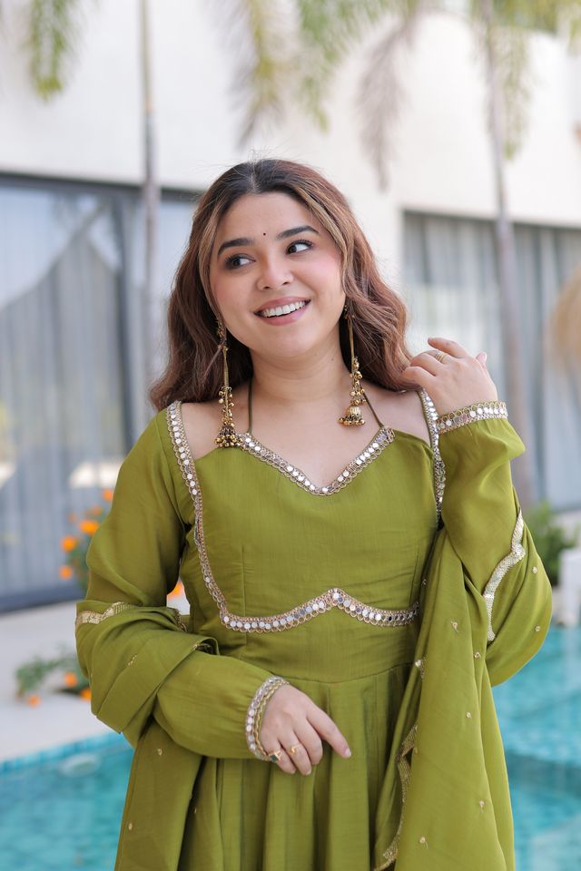 Green Color Beautiful Mul Chanderi Fabric Stylish Ceremonial Attire