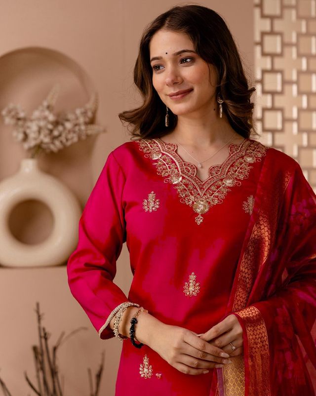 Red Color Ethnic Silk Blend Fabric Readymade Kurta Set With Dupatta