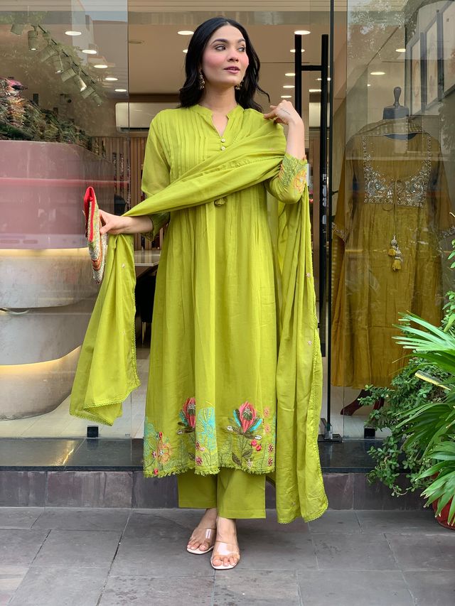 Green Color Chanderi Silk Fabric Ceremonial Readymade Kurta Set with Dupatta