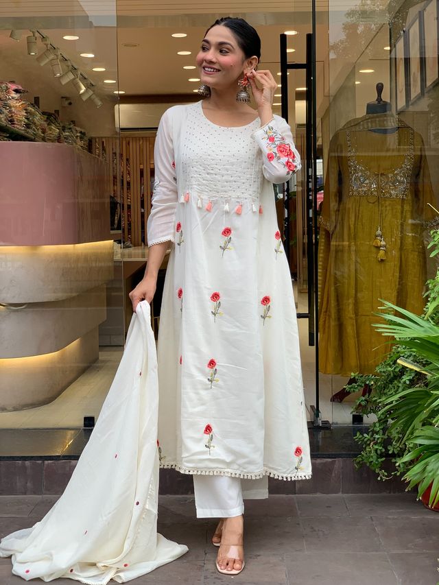 Off WhiteColor Chanderi Silk Fabric Designer Embroiderd Stitched Suit