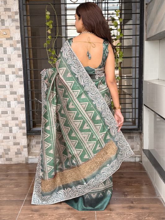 Green Kashmiri Style Digital Printed Saree With Unstitched Blouse