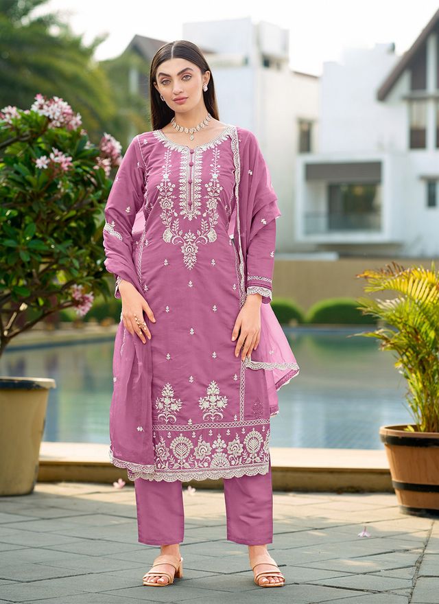 Smart And Desirable Blended Fabric Salwar Kameez