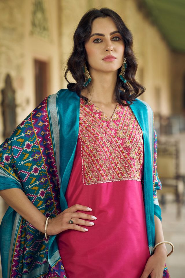 Pink Color Silk Blend Ethnic Fancy Partywear Suit With Classy Looks