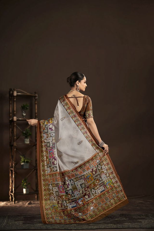 Off White Color Crepe Silk Fabric Designer Foil Printed Saree