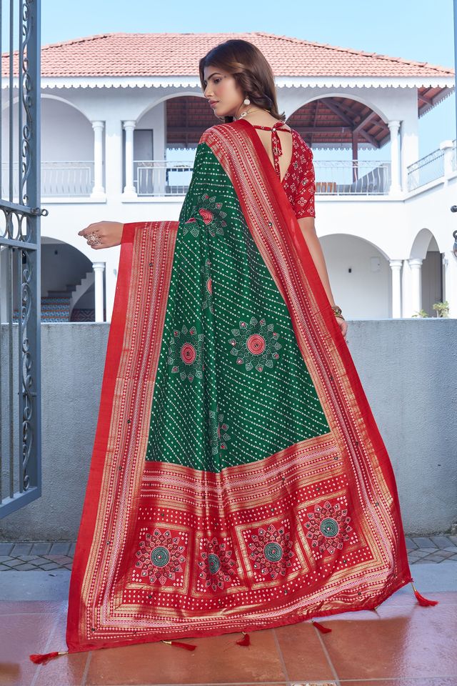 Green Color Velvet Tussar Silk Fabric Tradtional Woven Saree With Bandhej Print