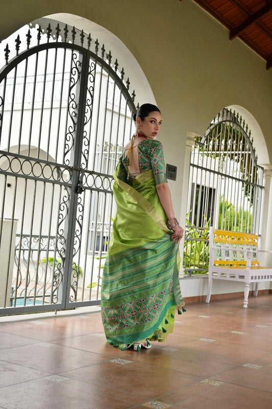 Green Color Khadi Raw Silk Fabric Woven Meena Rich Pallu Border Designer Beautiful Saree