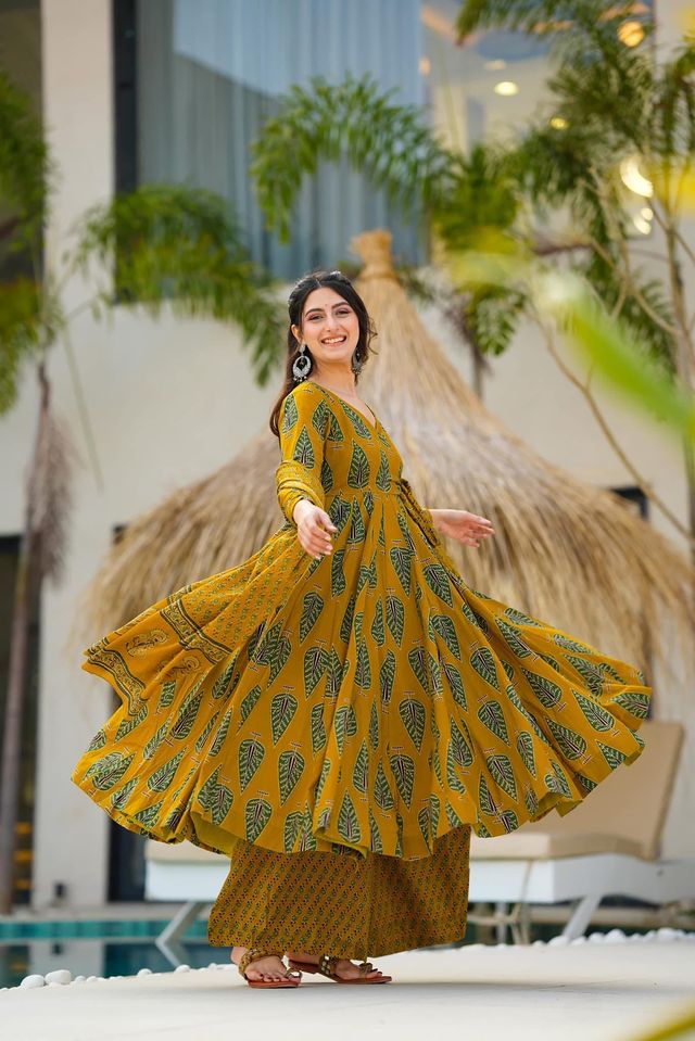 Traditional Look Anarkali Suit for Women