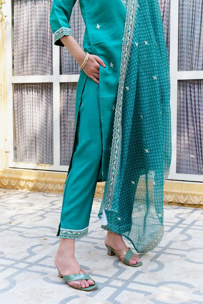 Firozi Color Silk Blend Fabric Beautiful Embroidered Kurta Set With Dupatta
