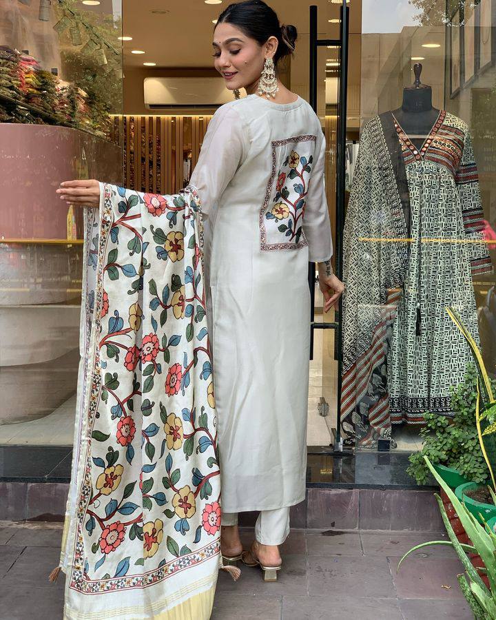 Women's Gorgeous Embroidery Viscose Chanderi Fabric Straight Kurta Pant with Dupatta Set