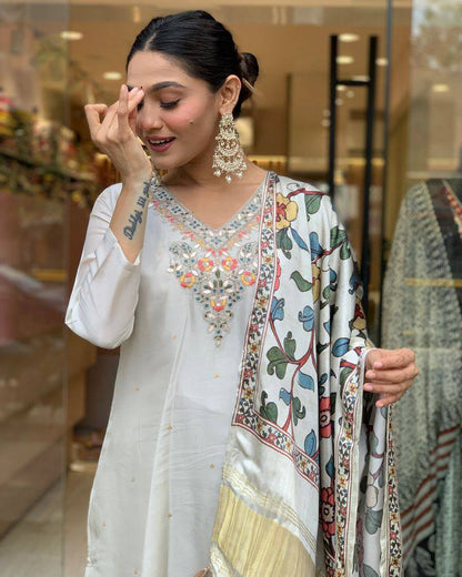 Women's Gorgeous Embroidery Viscose Chanderi Fabric Straight Kurta Pant with Dupatta Set
