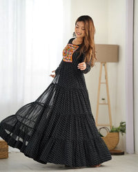 durga puja outfit idea ,navratri out fit,gujarati tradistional,,ahmedabad choli,gujarti famoush choli,most beautifull outfit
