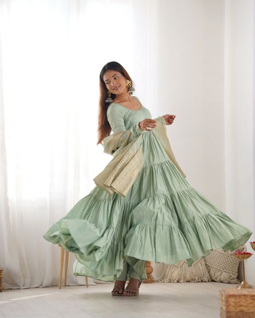 Pista anarkali mehndi function dress for women Buy Mehndi Dresses in India at Best Prices Maxi mehndi function dress for women Mehendi outfits for bridesmaids Mehendi outfits for guests Indo Western mehendi outfits