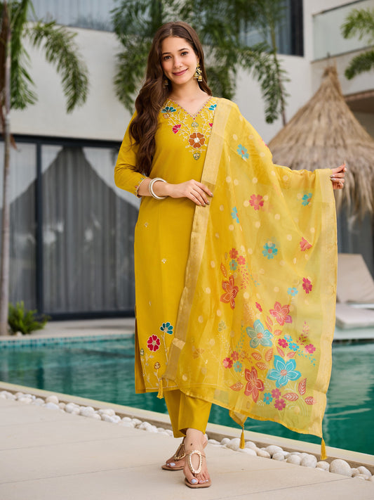 Women's Gorgeous Embroidery work Viscose Gadhwal Fabric Straight Kurta, Pant and Dupatta Set
