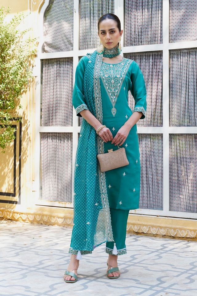 Firozi Color Silk Blend Fabric Beautiful Embroidered Kurta Set With Dupatta