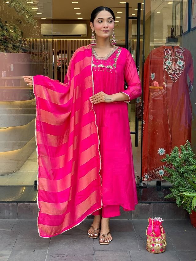 Pink Color Silk Blend Fabric Elegant Salwar Kameez 4198