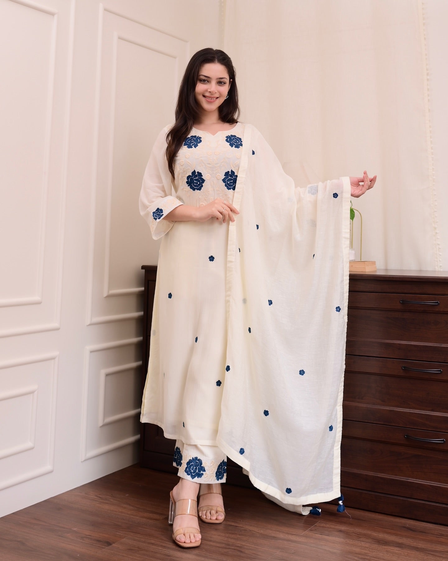 Women's Beautiful Viscose Thread work Straight Kurta with Pant And Dupatta Set