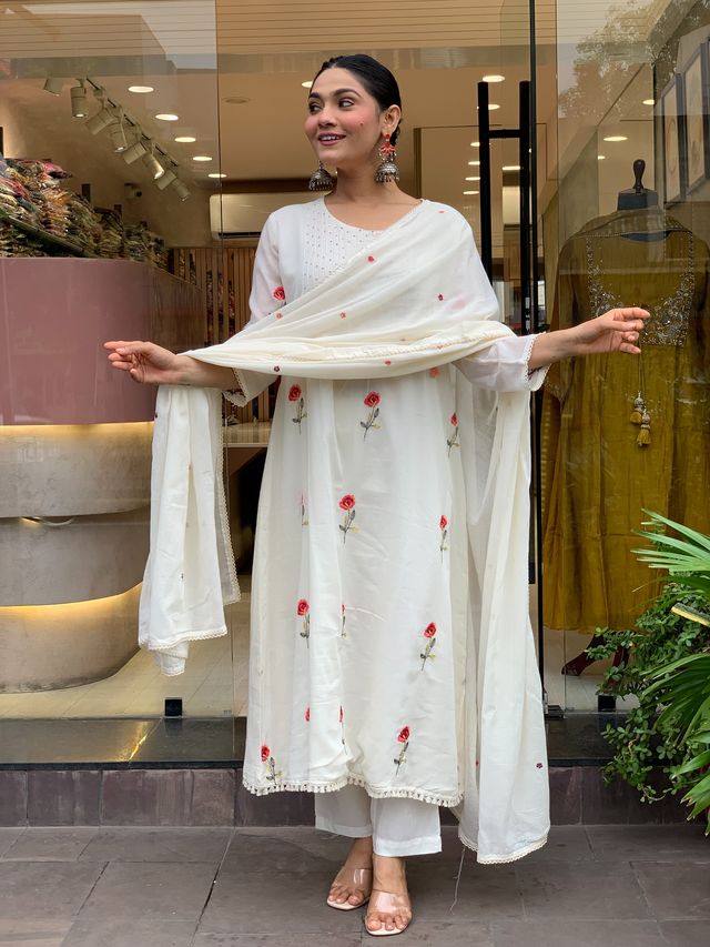 Off WhiteColor Chanderi Silk Fabric Designer Embroiderd Stitched Suit