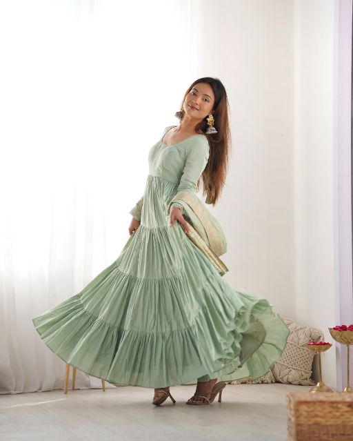 Pista anarkali mehndi function dress for women Buy Mehndi Dresses in India at Best Prices Maxi mehndi function dress for women Mehendi outfits for bridesmaids Mehendi outfits for guests Indo Western mehendi outfits