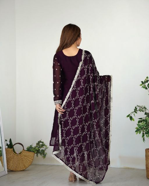 karva chauth outfit ideas Karwa Chauth Dresses and Outfits Karwa Chauth Special Dress Ideas for Women Karwa Chauth dress for ladies Women Embroidered Maroon Kurta and Pant with Dupatta At Fashion good quality dresses for women