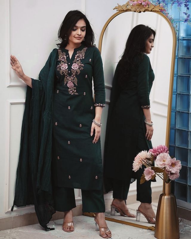 Green Color Ethnic Cotton Silk Fabric Readymade Kurta Set With Dupatta