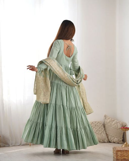 Pista anarkali mehndi function dress for women Buy Mehndi Dresses in India at Best Prices Maxi mehndi function dress for women Mehendi outfits for bridesmaids Mehendi outfits for guests Indo Western mehendi outfits