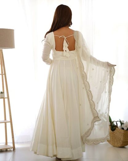 White Anarkali Suit White Anarkali Suit With Dupatta Kathak Buy White Anarkali Kurta