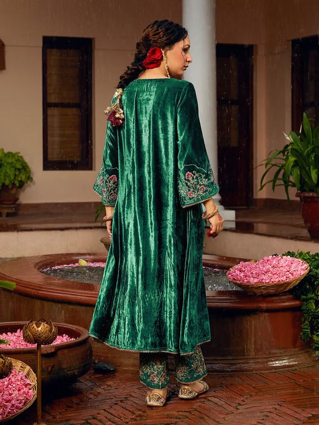 Green Color Beautiful Winters Special Velvel Salwar Kameez