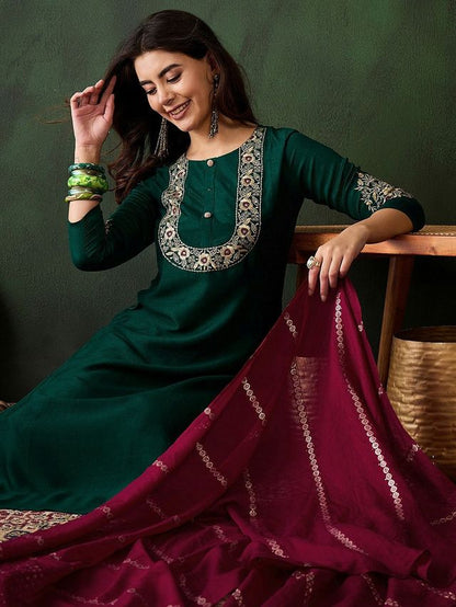 Green Color Silk Blend Fabric Elegant Salwar Kameez