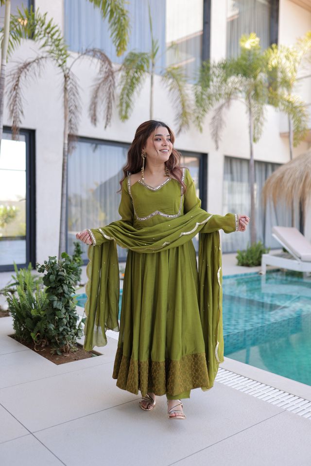Green Color Beautiful Mul Chanderi Fabric Stylish Ceremonial Attire