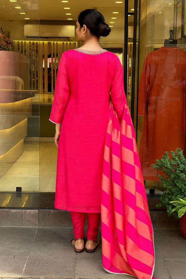 Pink Color Silk Blend Fabric Elegant Salwar Kameez 4198