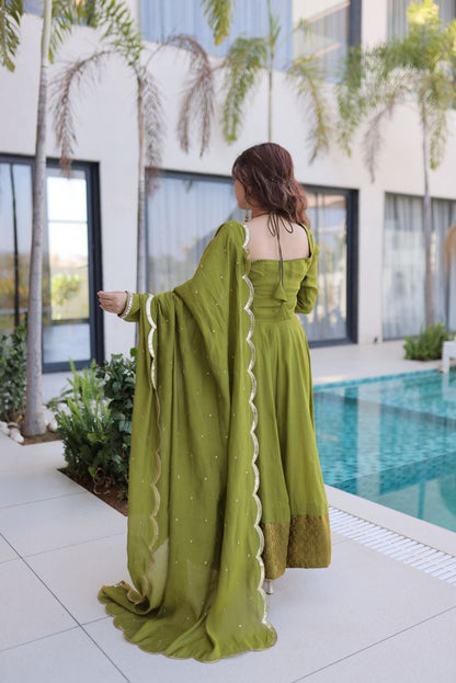 Green Color Beautiful Mul Chanderi Fabric Stylish Ceremonial Attire
