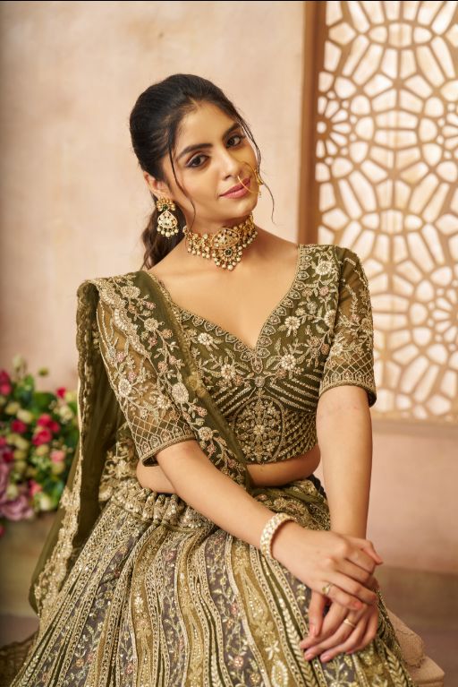 Gorgeous bridal lehenga for mehendi with thread work