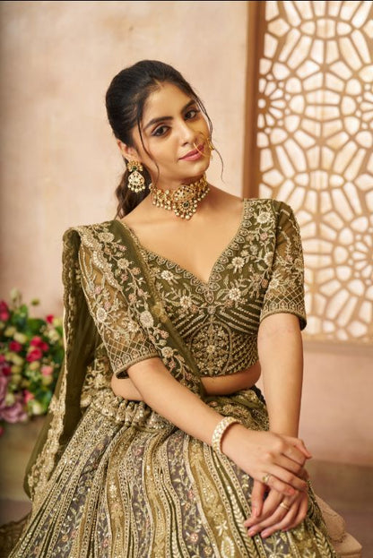 Gorgeous bridal lehenga for mehendi with thread work