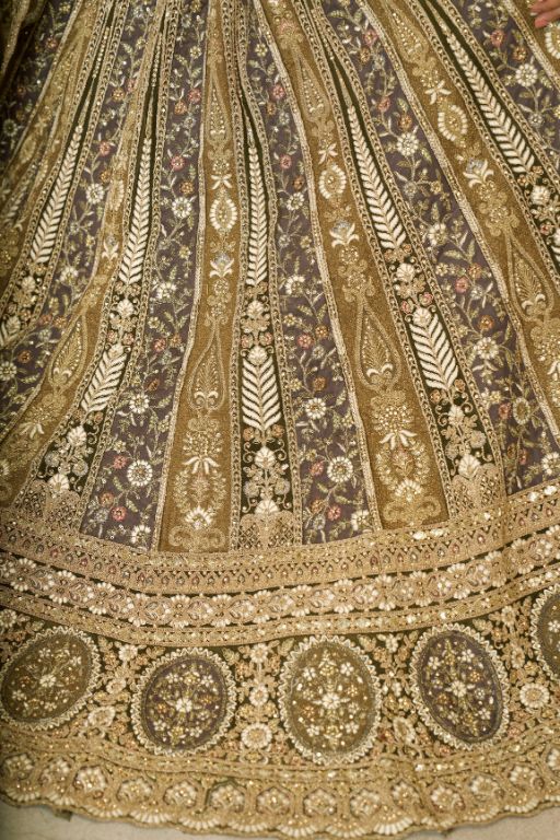Gorgeous bridal lehenga for mehendi with thread work