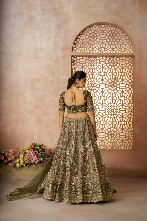 Gorgeous bridal lehenga for mehendi with thread work
