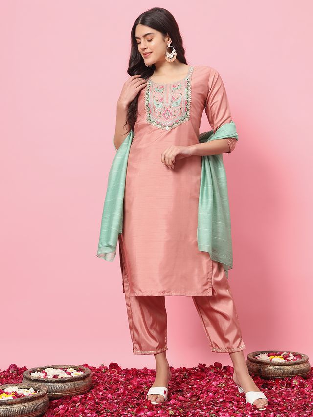 Peach Color Silk Blend Ethnic Fancy Partywear Suit With Classy Looks