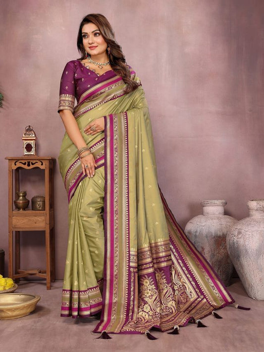 Green Color Handloom Silk Fabric Jacquard Weaving Designer Partywear Saree