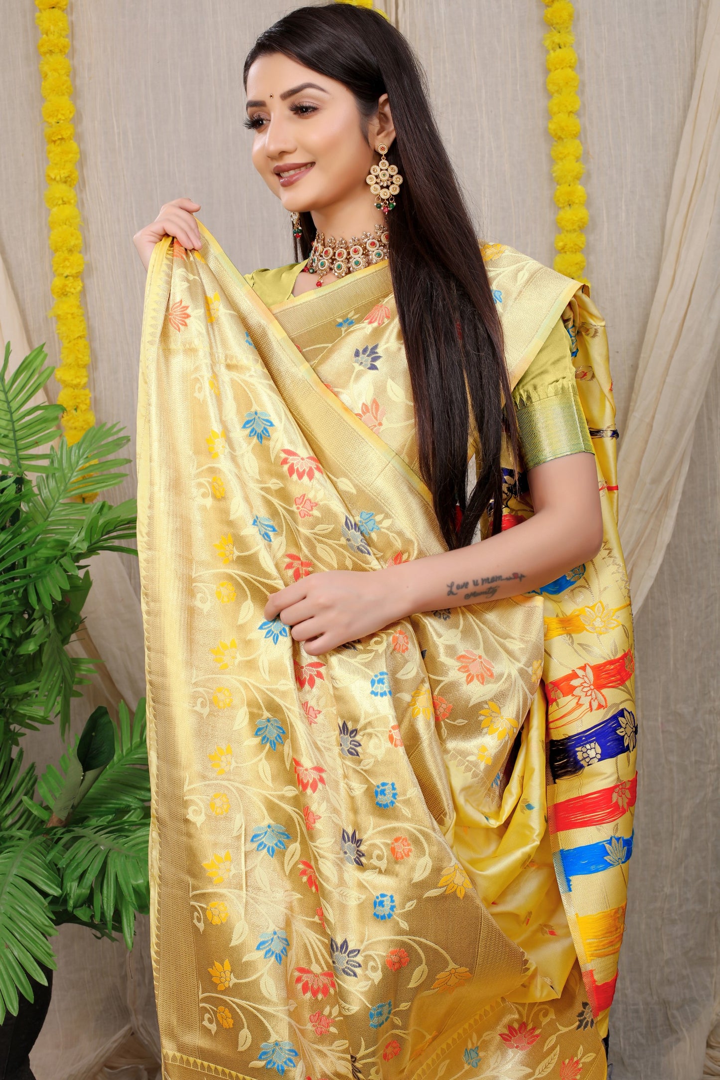 Cream Woven Design Pure Silk Banarasi Saree With Blouse