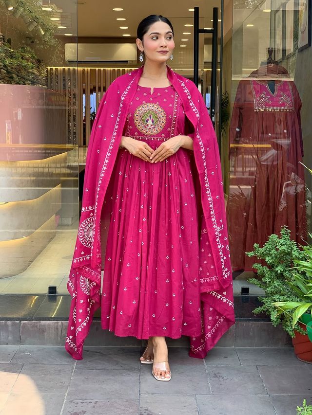 Pink Color Rayon Fabric Elegant Salwar Kameez