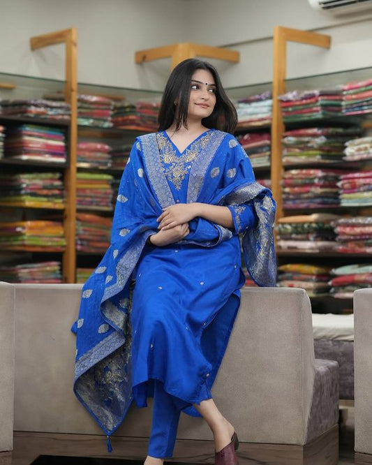 Blue Color Silk Blend Fabric Elegant Salwar Kameez