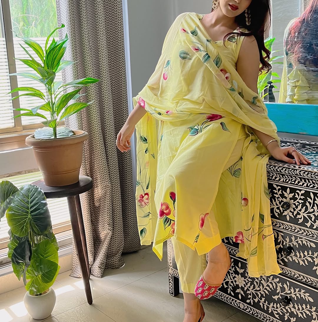 Floral Women's Crepe Fabric Straight Kurta,Pant and Dupatta Set JK