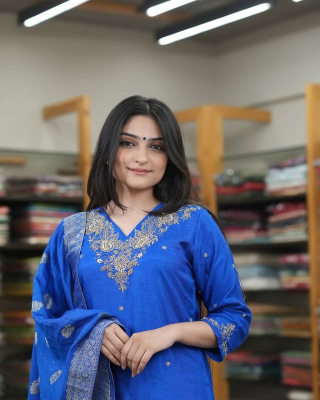 Blue Color Silk Blend Fabric Elegant Salwar Kameez