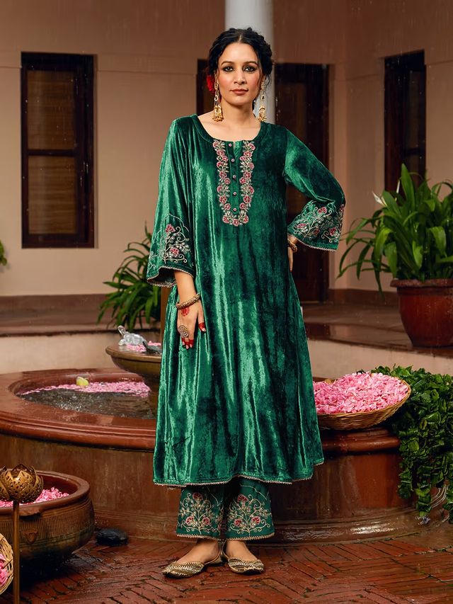 Green Color Beautiful Winters Special Velvel Salwar Kameez