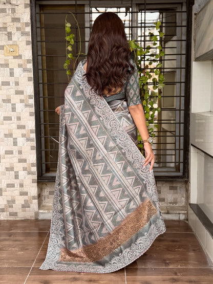Grey Kashmiri Style Digital Printed Saree With Unstitched Blouse
