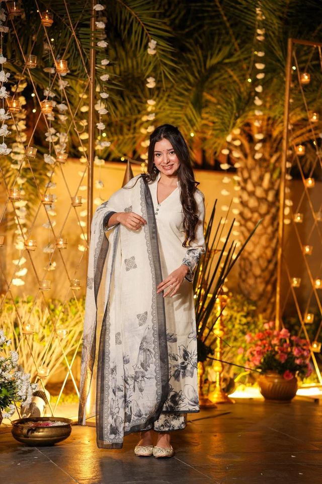 Off White Viscose Chanderi Fabric Beautiful Graceful Ceremonial Kurta Set