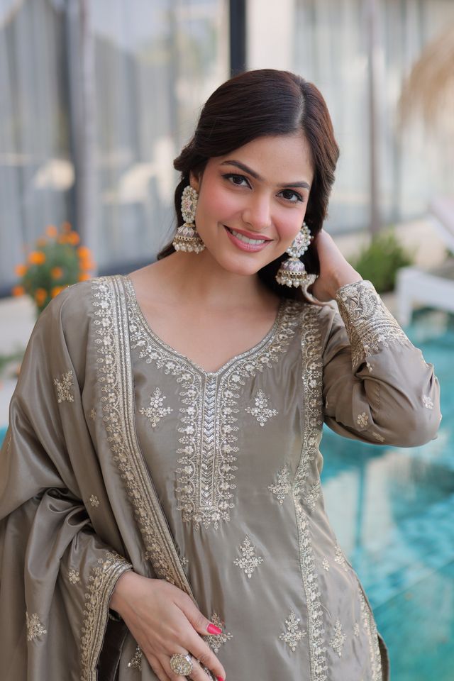 Grey Color Beautiful Ho Silk Fabric Stylish Ceremonial Attire